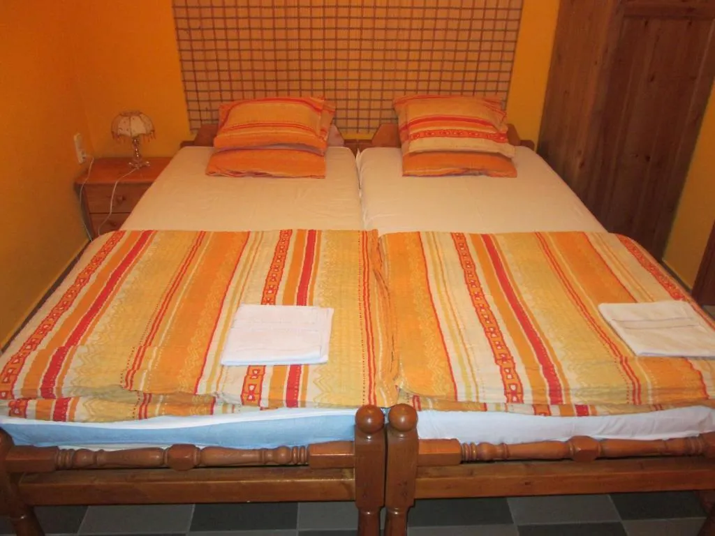 Kisherceg Szallashely Budapest Guest house
